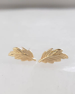 14k Gold Feather Studs • Tiny Geather Earrings • Little Gold Feathers • Delicate Feather Studs • Minimalist Stud Earrings • Dainty Feathers