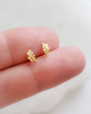 14k Gold Feather Studs • Tiny Geather Earrings • Little Gold Feathers • Delicate Feather Studs • Minimalist Stud Earrings • Dainty Feathers