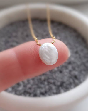 Oval Coin Pearl Necklace • Single Pearl Necklace • Flat White Pearl • Minimalist Necklace • Bridesmaid Gift • Gift For Her • Delicate Chain