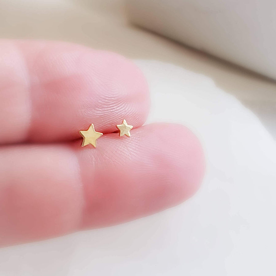 Solid 14K Gold Star studs, in 3mm or 4mm between 2 fingers by Studio Blue on Etsy