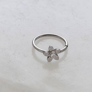 Modern Flower Nose Ring • Daisy Flower • Crystal Flower • Surgical Steel • Body Jewelry • Cute Nose Jewelry • 20 Gauge • Dainty • Feminine