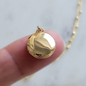 Little Gold Locket Necklace • Tiny Photo Locket • Gift For Mom • Dainty Round Locket • Modern Style • Satellite Chain • Memory Necklace