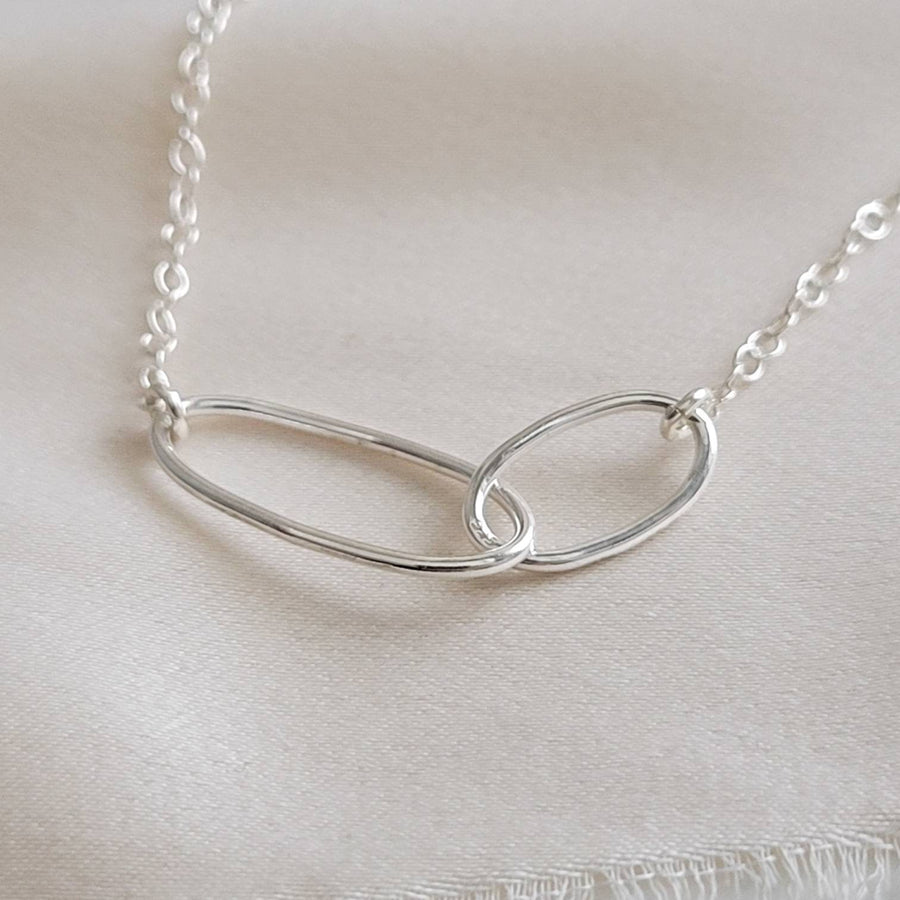 Oval Links Necklace • Linked Pendant • Infinity Necklace • Family Necklace • Sister Necklace • Necklace For Mom • Eternity Links