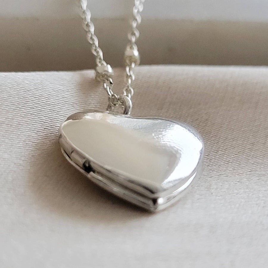 Heart Shaped Locket Necklace • Tiny Photo Locket • Gift For Mom • Dainty Heart Locket • Modern Style • Satellite Chain • Memory Necklace