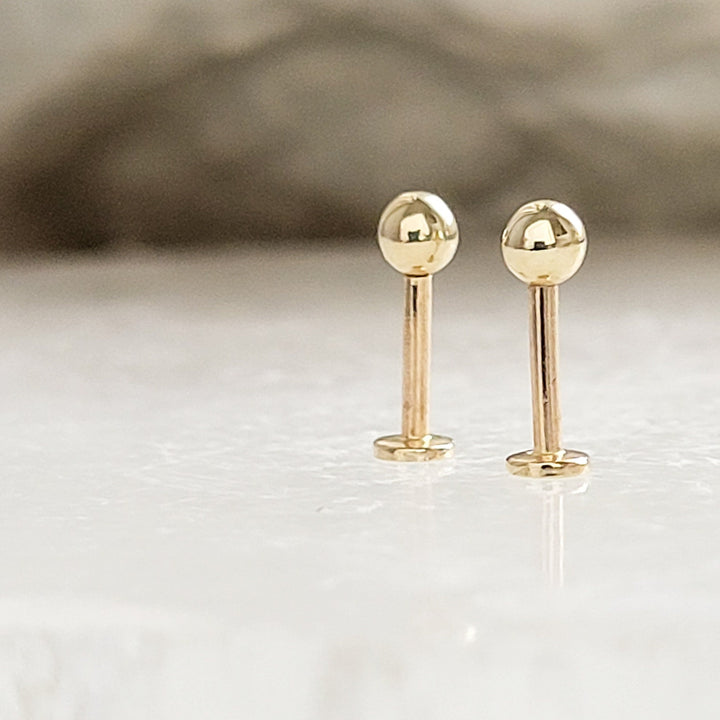 Pair of Solid 14K Yellow Gold Ball studs. Flat back, push-in style. 18 gauge Labret. Monroe, cartilage, 3mm or 4mm ball, by Studio Blue on Etsy