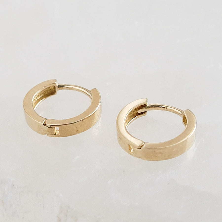 Solid 14K yellow Gold, Squared Modern style Hoop earrings. Click in style. By Studio Blue on Etsy