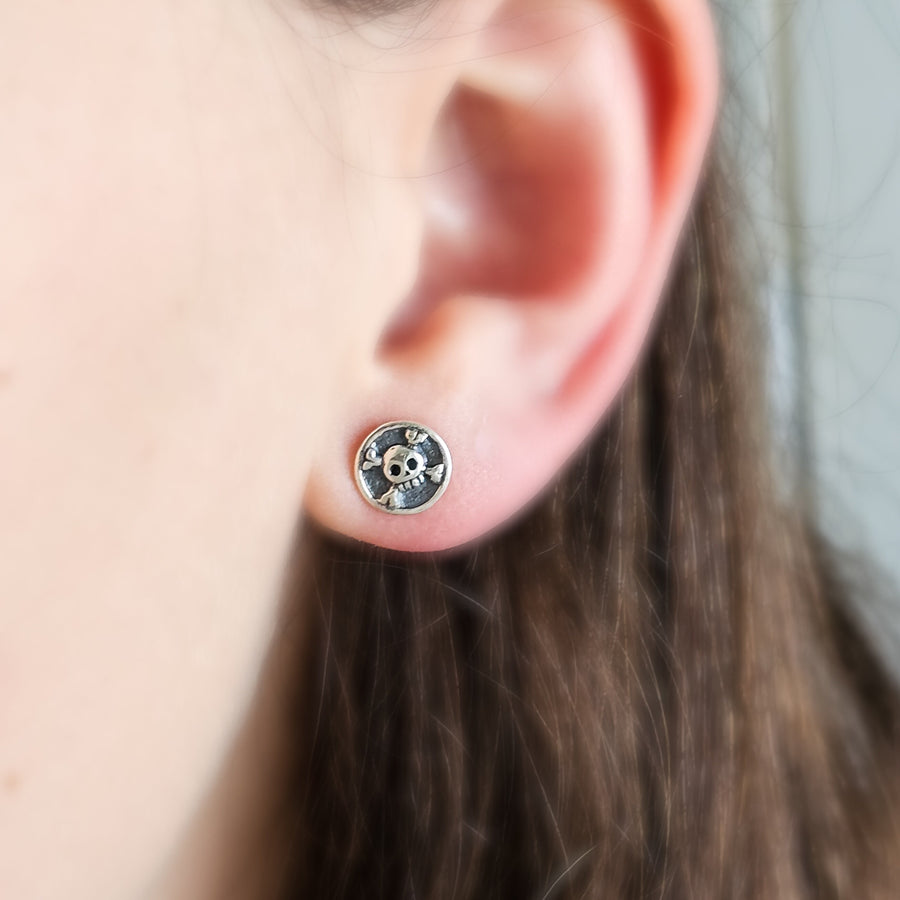 Skull & Crossbones Studs • Silver Skulls • Gift For Best Friend • Punk Style • Gothic • Jolly Roger • Memento Mori • Gift For Sailor