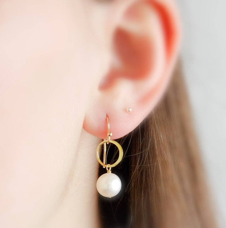 Pearl Drop Earrings • Freshwater Pearls • Modern Pearl Dangles • Delicate Gold & Pearl Earrings • Minimalist Style • Classic Pearls